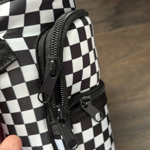 Tumbler Holder,crossbody/shoulder,zip pockets, water resistant/shockproof - Picture 9 of 11